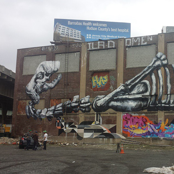 Roa’s mural for Mana Contemporary