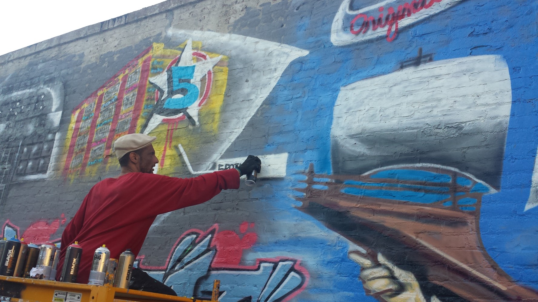 Meres One finishing his 5 Pointz Tribute at Welling Court 2015